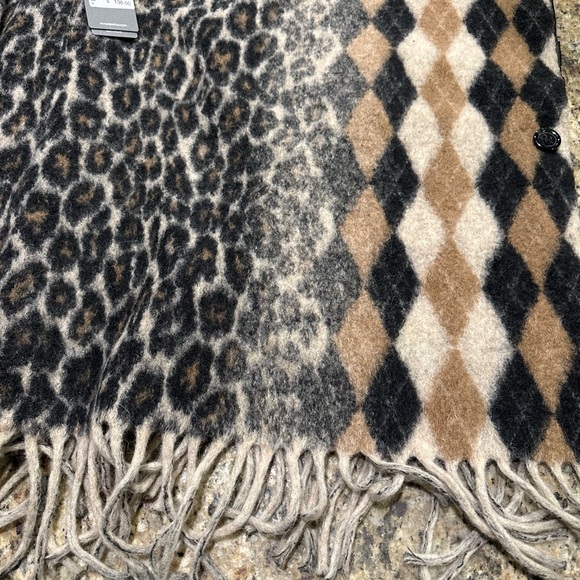 Shall Wrap - Picture 6 of 6